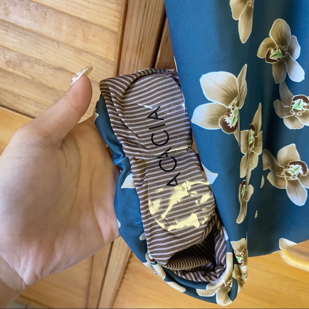 Acacia Tropic Banyan One Piece - Picture 5 of 5